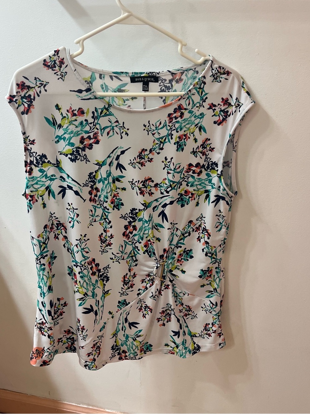 Ava & Grace White Floral Twist-Side Cap Sleeve Top